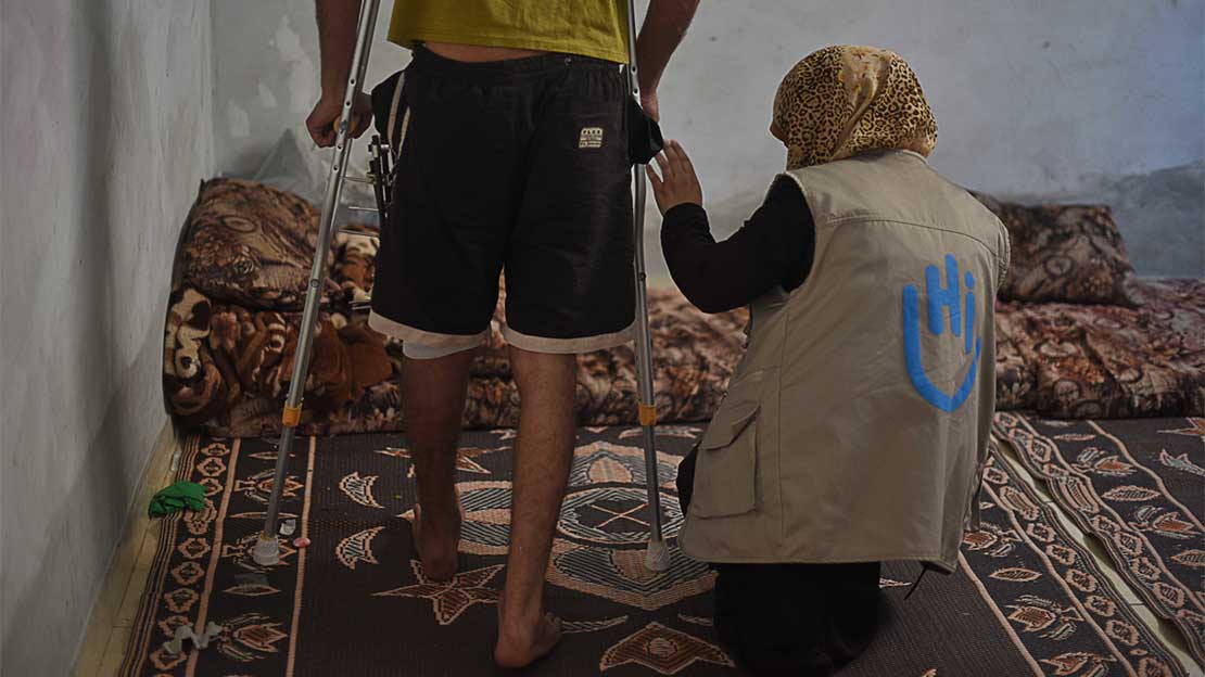 HI’s team provides assistance to an injured person in Gaza in 2018.
