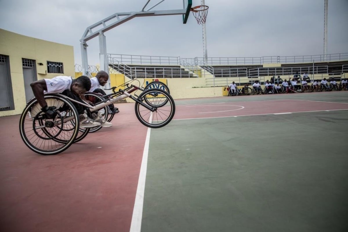 Congolese atheletes start a demonstration wheelchair race.