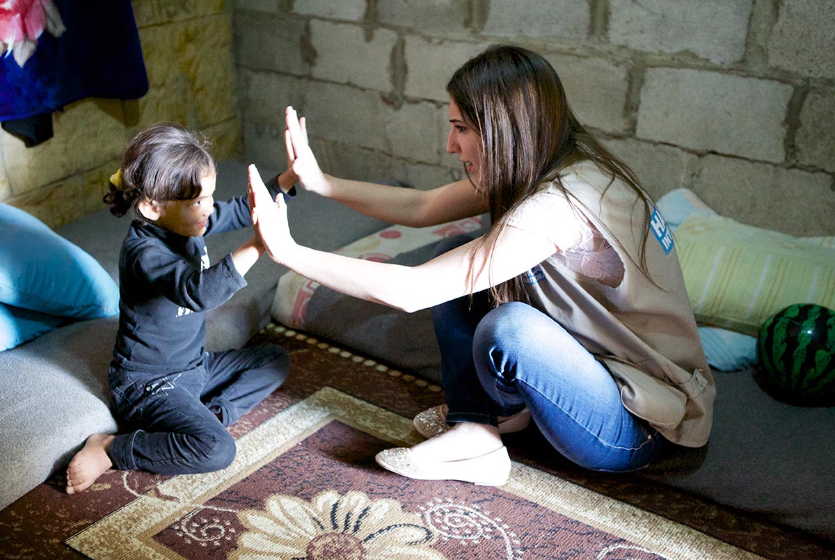 Bana, from Syria, was shot by accident by a 5-year-old child who found a gun. Traumatized, she needed support from our psychologist before she was able to start physical therapy sessions. © Giles Duley/Handicap International