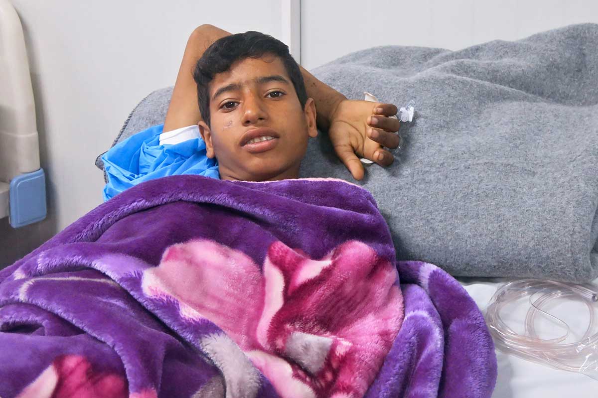In January 2017, Omar was injured by an improvised explosive device in the town of Makhmour, Iraq. He lost part of his hand and feet, and suffered fractures in his legs. He is being supported by Handicap International.