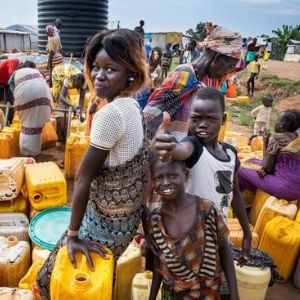 A familly with water jugs