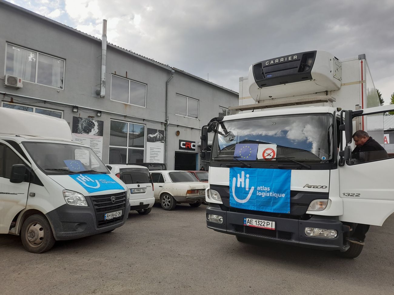 HI logistics transport trucks in Ukraine. © HI