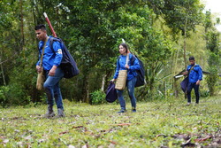 Three HI deminers on their way to their base camp in the Inzá region, Cauca department, Colombia © J.M. Vargas / HI