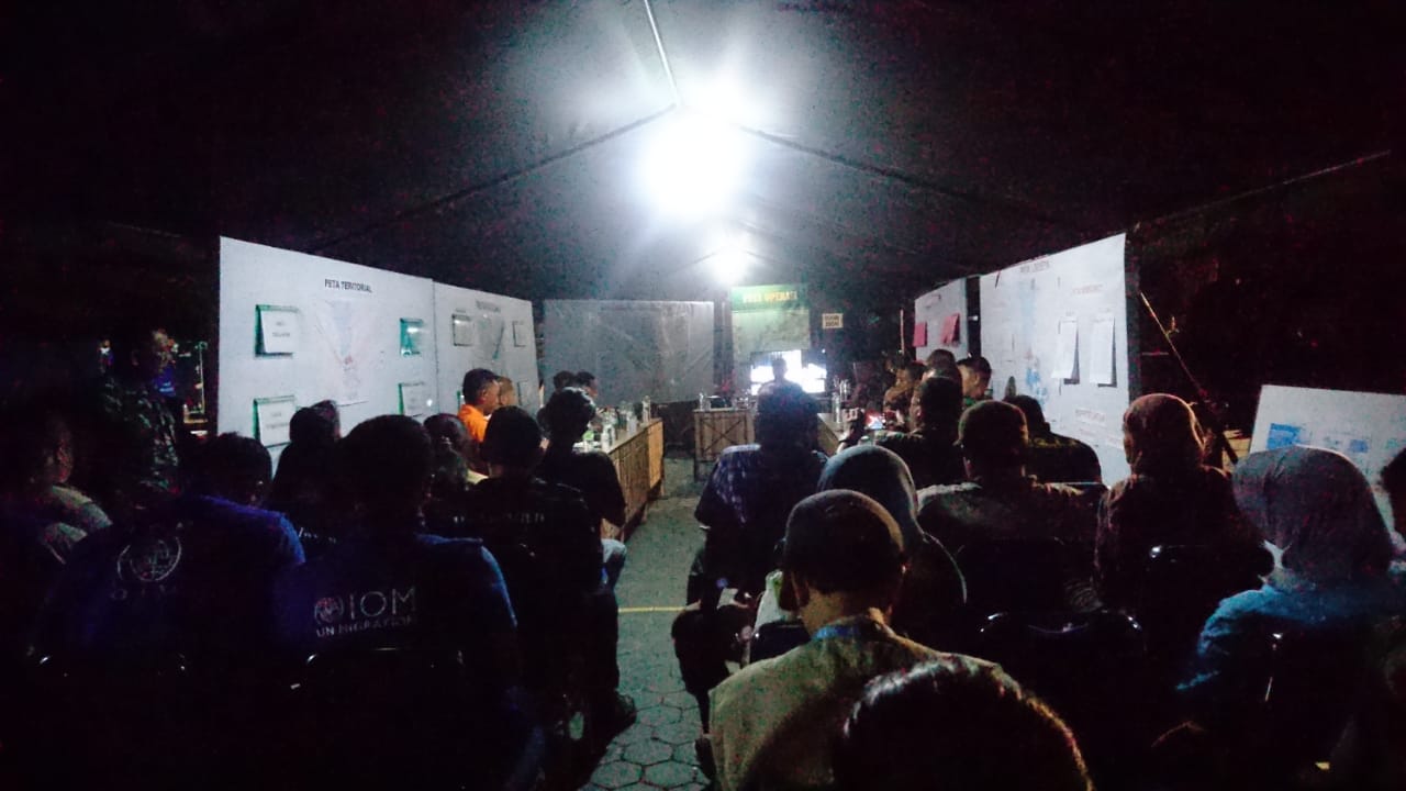 Night meeting to organize aid for tsunami victims in Palu, Sulawesi. HI's local partner, CIS-Timor, is currently accommodated in tents as it conducts a needs assessment in the area.