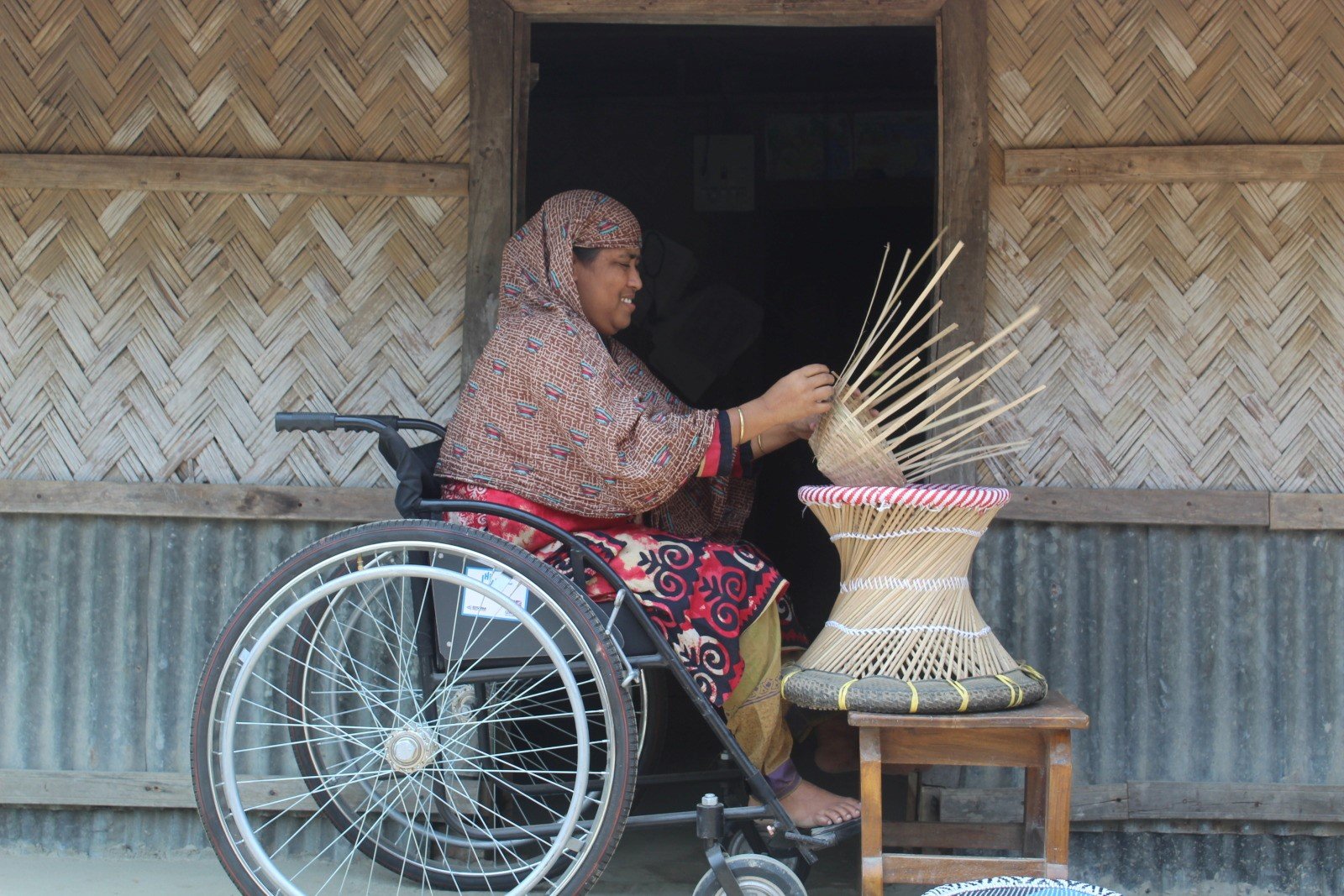 Sanowara B., 35 works in basket weaving in Bangladesh. 2021 © HI