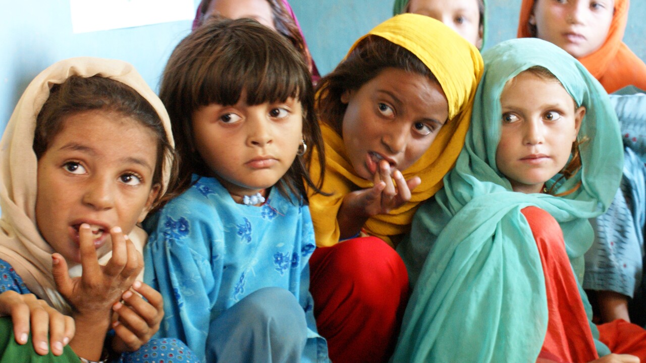HI - Pakistani children