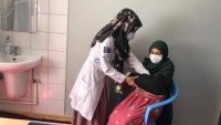 A rehabilitation session with a female patient at the Kandahar center
