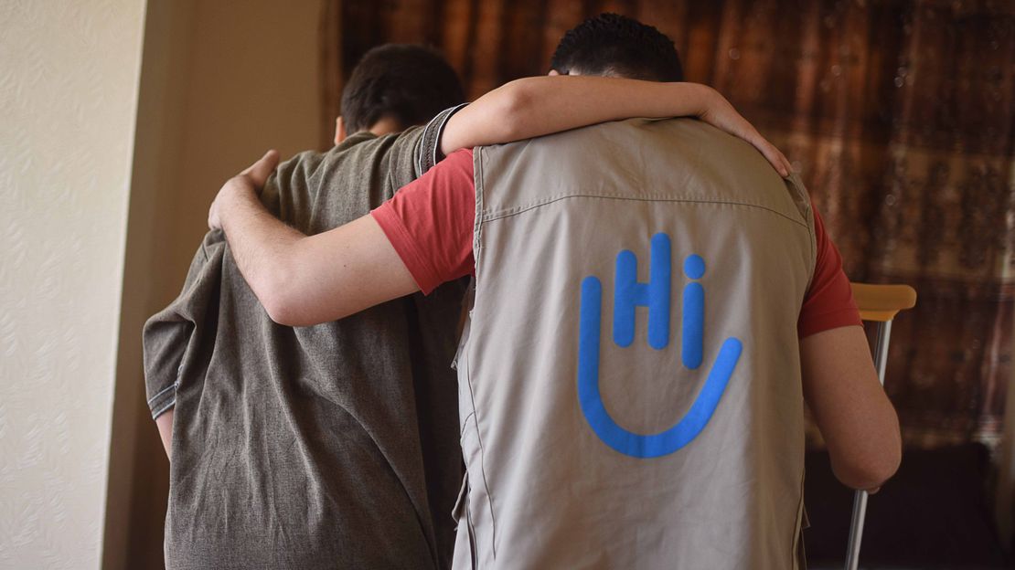 HI’s team provides assistance to an injured person in Gaza 2018