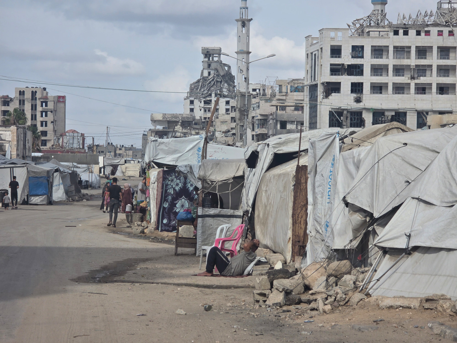 Photo of the destroyed streets and camps in Gaza 
