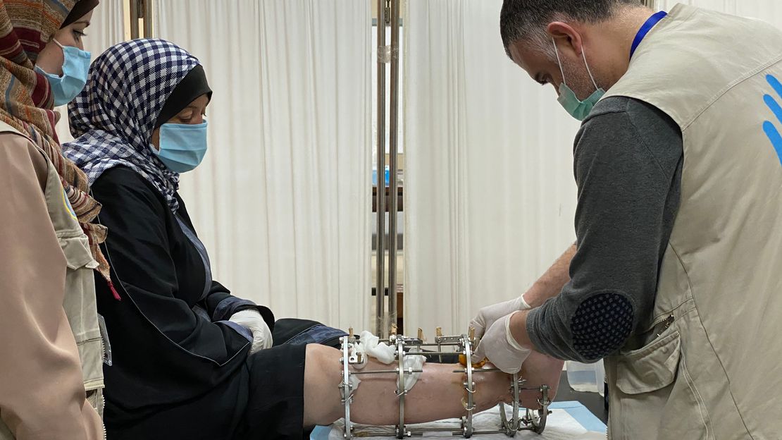 HI staff treats the wound of an injured woman in Gaza in 2020.