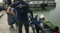 Delivery of walking aids in Les Cayes region in Haiti. The equipment is delivered by boat.