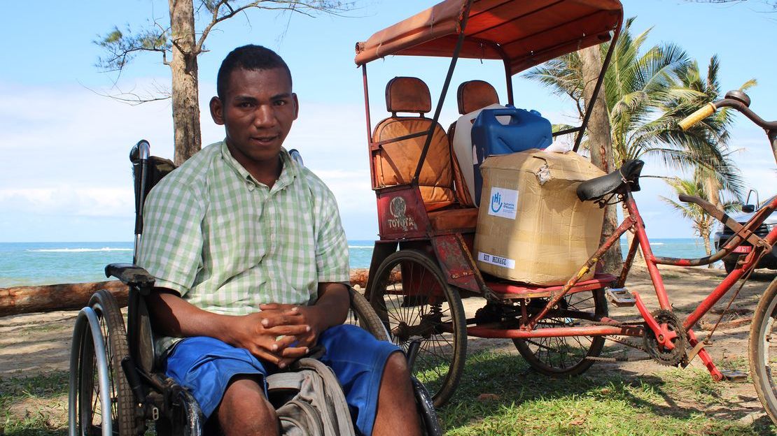 A man in Manakara has received kits and cash assistance from HI. © H.Andrianjatovo / HI