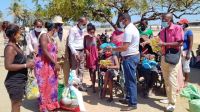 HI staff distributes food baskets to people affected by food insecurity in Southern Madagascar, 2021