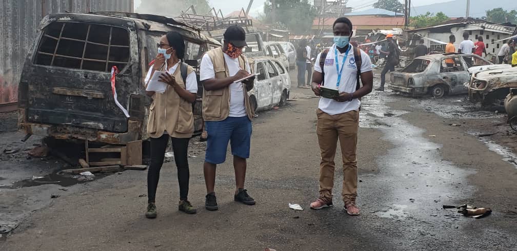 HI’s team assesses the needs of victims at the site of the explosion in Freetown, Sierra Leone, 2021.