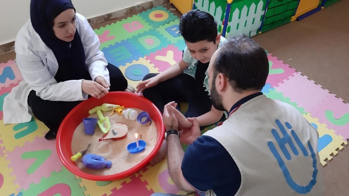 Abd Alnor at the rehabilitation center with his mother and his HI physio