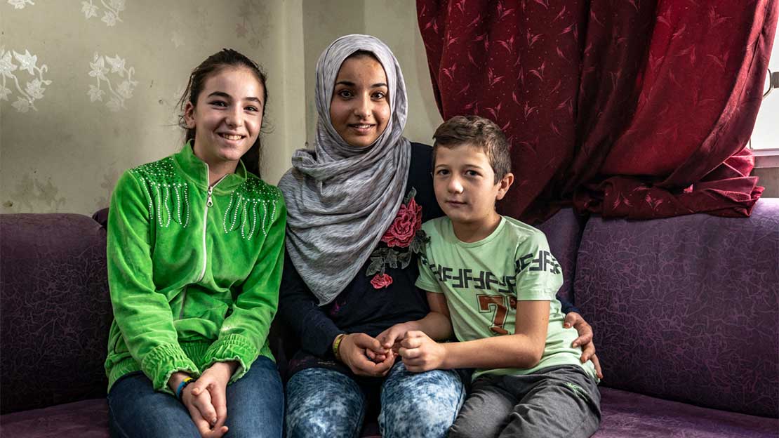 Manal, 15, lost her left leg to a bombing in Syria. She is supported by HI's rehabilitation teams in Jordan. © Benoît Almeras/HI