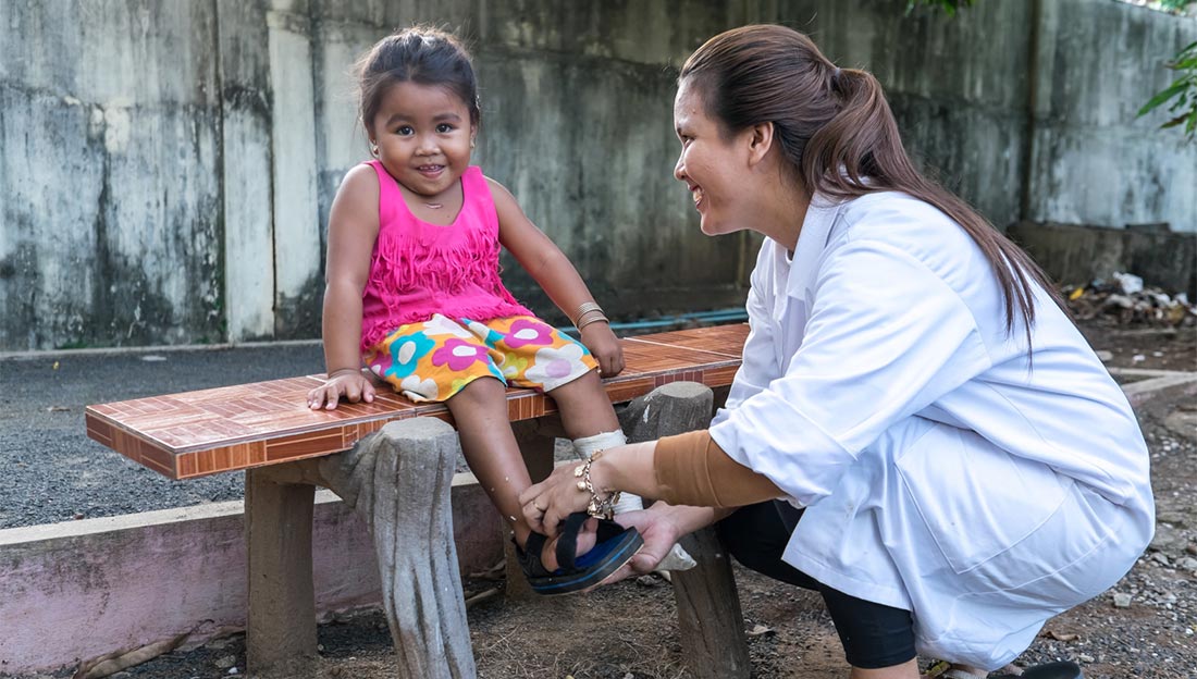 Phaly Heang is 4 years old. After a bad accident, she was left with paralysis on one side of her body. , She started rehabilitation sessions at HI's center in Kampong Cham.