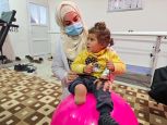 Noor, aged 3, was seriously injured during the earthquake of 6 February 2023. After seven months in hospital, she continues to receive regular care from the teams at Aqrabat Hospital, HI's partner 