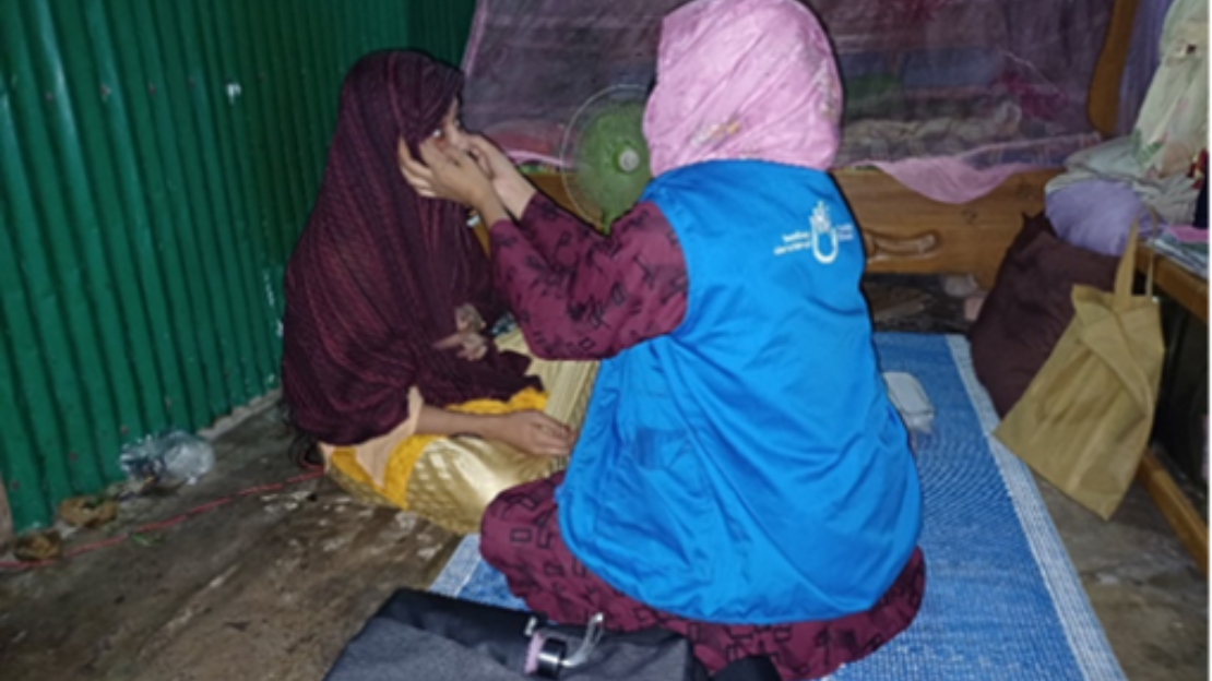 An HI nurse conducting an antenatal care session
