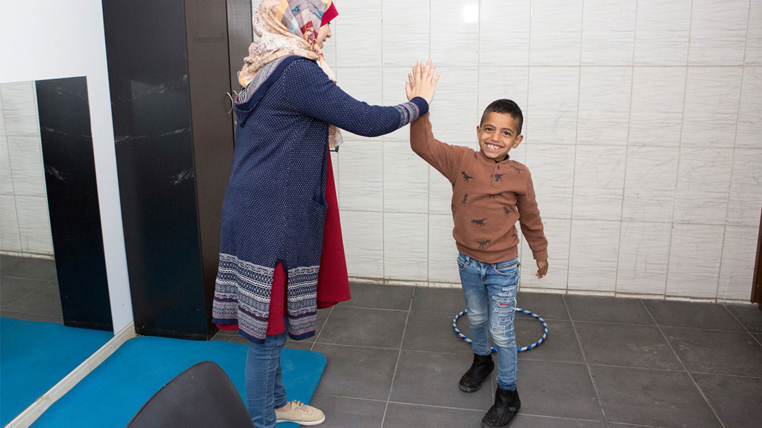 Rawad, 7 years old, has hearing problems. He is supported by the Mousawat rehabilitation center in Lebanon and takes part in psychosocial sessions.