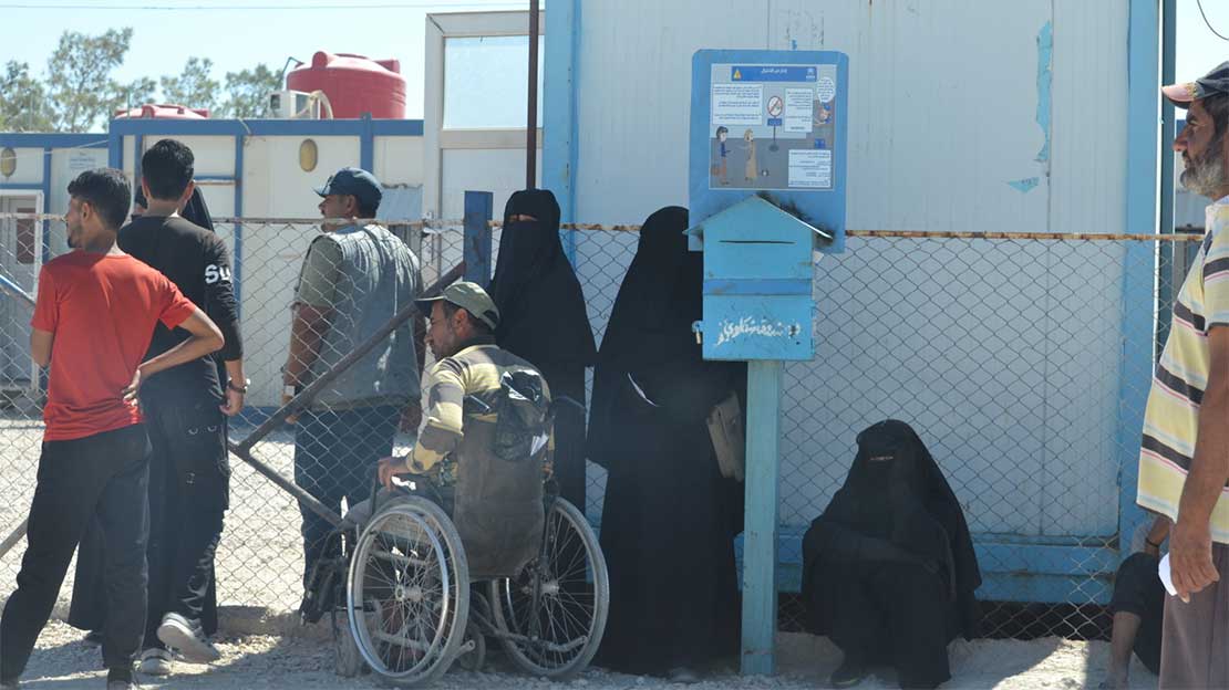 Internally displaced persons in a camp in Syria. Picture illustrating the report 'The Waiting List. Addressing the immediate and long-term needs of victims of explosive weapons in Syria.'