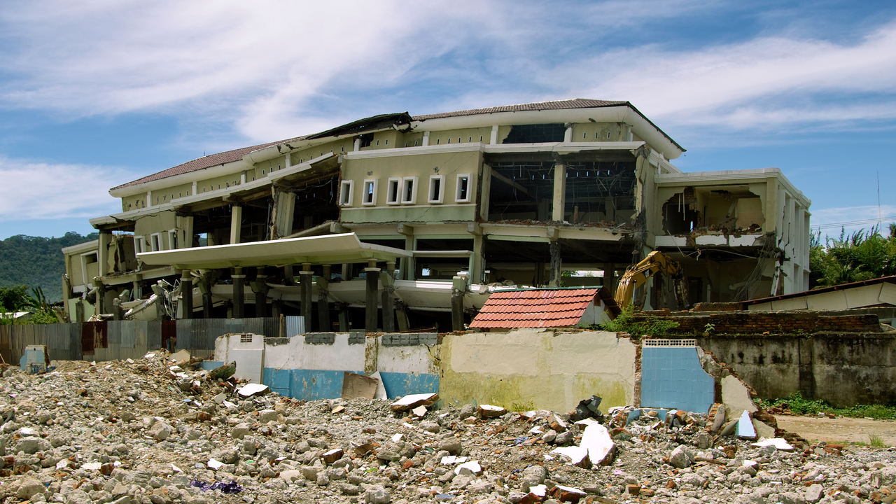 Destroyed building after the earthquake of September 2009 in Padang, on Sumatra Island, in Indonesia. 