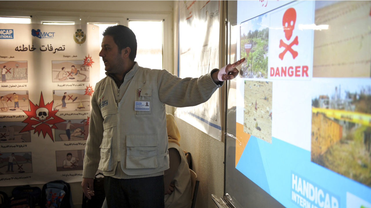 A risk education session in a school, Handicap International Libya