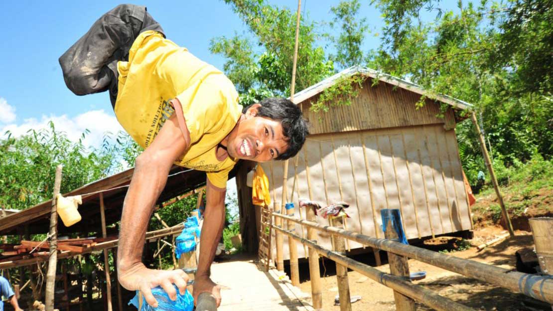 Roldan's house was destroyed by Typhoon Haiyan. He rebuilt it with support from HI.