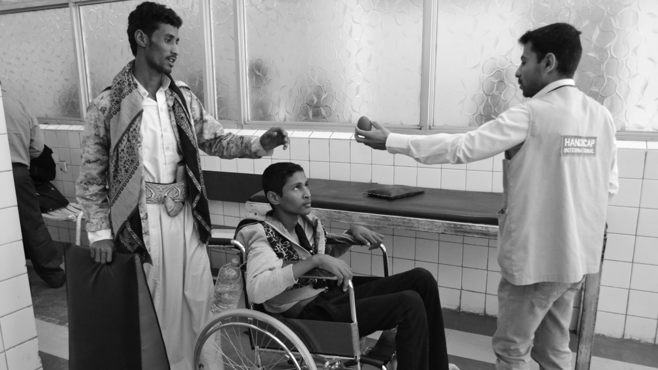  CALP hospital, Sana’a, in March 2017: Rehabilitation session with a tetraplegic patient injured during fighting in the north of Yemen.